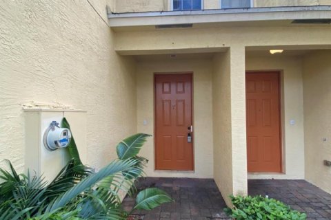 Adosado en alquiler en West Palm Beach, Florida, 3 dormitorios, 179.12 m2 № 1228501 - foto 1