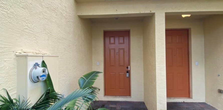 Adosado en West Palm Beach, Florida 3 dormitorios, 179.12 m2 № 1228501