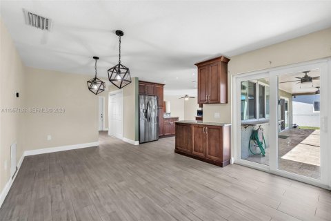 House in Sunrise, Florida 4 bedrooms, 165.55 sq.m. № 2019580 - photo 20