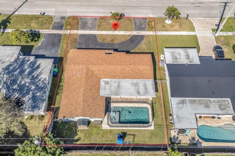 House in Sunrise, Florida 4 bedrooms, 165.55 sq.m. № 2019580 - photo 5