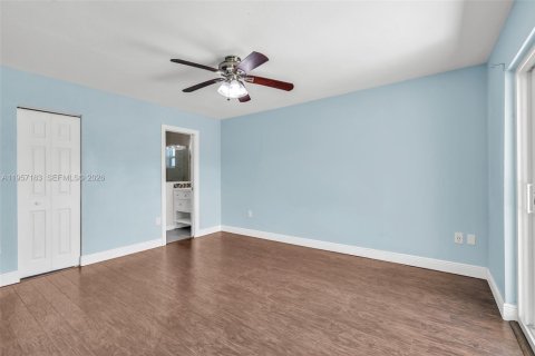 House in Sunrise, Florida 4 bedrooms, 165.55 sq.m. № 2019580 - photo 25