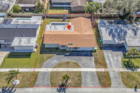 House in Sunrise, Florida 4 bedrooms, 165.55 sq.m. № 2019580 - photo 4