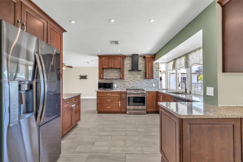 House in Sunrise, Florida 4 bedrooms, 165.55 sq.m. № 2019580 - photo 16