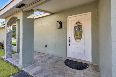 House in Sunrise, Florida 4 bedrooms, 165.55 sq.m. № 2019580 - photo 9