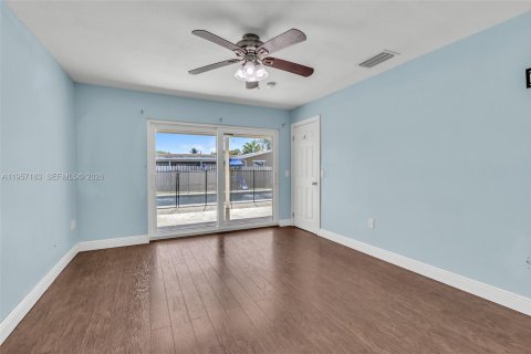 House in Sunrise, Florida 4 bedrooms, 165.55 sq.m. № 2019580 - photo 26