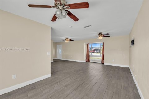 House in Sunrise, Florida 4 bedrooms, 165.55 sq.m. № 2019580 - photo 15