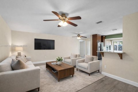 House in Sunrise, Florida 4 bedrooms, 165.55 sq.m. № 2019580 - photo 11