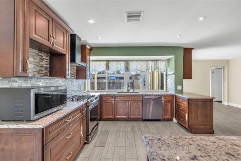 House in Sunrise, Florida 4 bedrooms, 165.55 sq.m. № 2019580 - photo 13