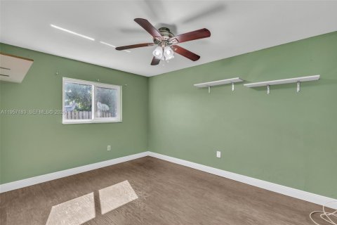 House in Sunrise, Florida 4 bedrooms, 165.55 sq.m. № 2019580 - photo 30