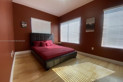 Adosado en venta en Miami, Florida, 3 dormitorios, 158.49 m2 № 1984976 - foto 14