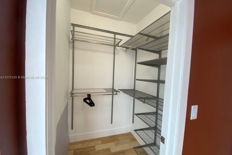 Adosado en venta en Miami, Florida, 3 dormitorios, 158.49 m2 № 1984976 - foto 12