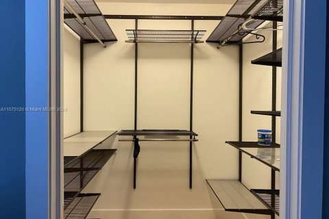 Adosado en venta en Miami, Florida, 3 dormitorios, 158.49 m2 № 1984976 - foto 15