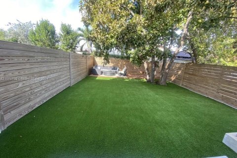 Adosado en venta en Miami, Florida, 3 dormitorios, 158.49 m2 № 1984976 - foto 8