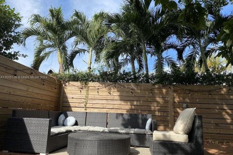 Adosado en venta en Miami, Florida, 3 dormitorios, 158.49 m2 № 1984976 - foto 3