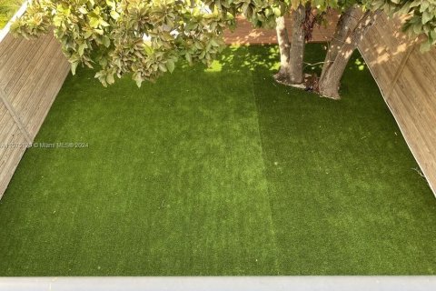 Adosado en venta en Miami, Florida, 3 dormitorios, 158.49 m2 № 1984976 - foto 21