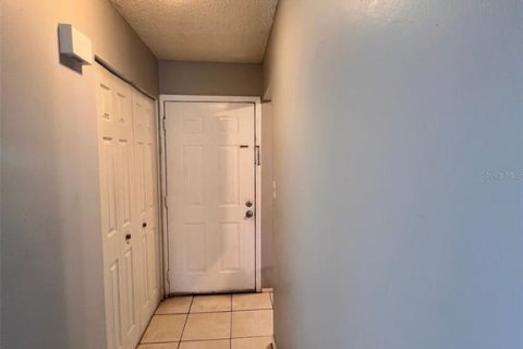 Appartement à louer à Titusville, Floride: 2 chambres, 76.18 m2 № 2101027 - photo 4