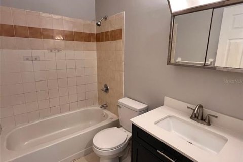 Appartement à louer à Titusville, Floride: 2 chambres, 76.18 m2 № 2101027 - photo 5