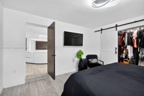 Casa en venta en North Miami, Florida, 5 dormitorios, 183.57 m2 № 1970888 - foto 22