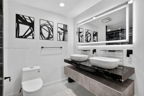 Casa en venta en North Miami, Florida, 5 dormitorios, 183.57 m2 № 1970888 - foto 25