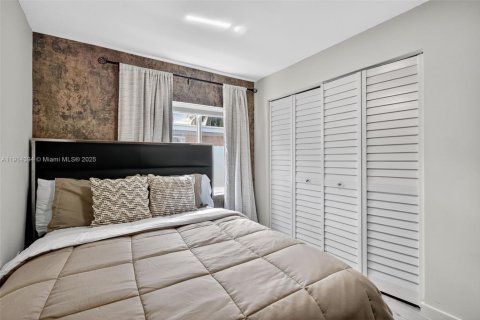 Casa en venta en North Miami, Florida, 5 dormitorios, 183.57 m2 № 1970888 - foto 30