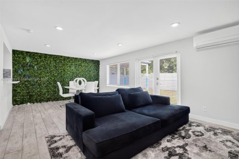 Casa en venta en North Miami, Florida, 5 dormitorios, 183.57 m2 № 1970888 - foto 19