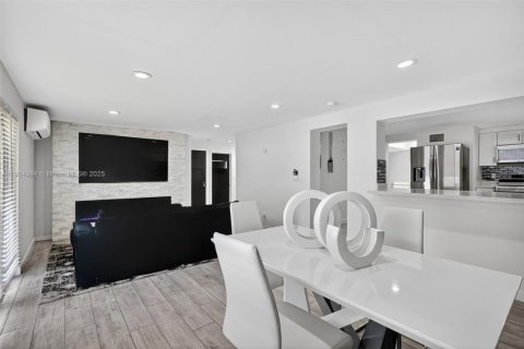 Casa en venta en North Miami, Florida, 5 dormitorios, 183.57 m2 № 1970888 - foto 16