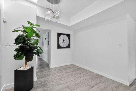 Casa en venta en North Miami, Florida, 5 dormitorios, 183.57 m2 № 1970888 - foto 8