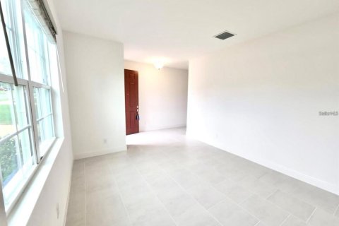 Villa ou maison à louer à Minneola, Floride: 4 chambres, 233.18 m2 № 1900151 - photo 6
