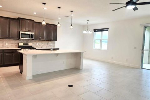 Villa ou maison à louer à Minneola, Floride: 4 chambres, 233.18 m2 № 1900151 - photo 16