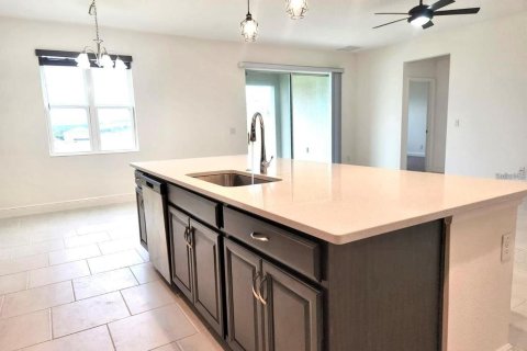 Villa ou maison à louer à Minneola, Floride: 4 chambres, 233.18 m2 № 1900151 - photo 4