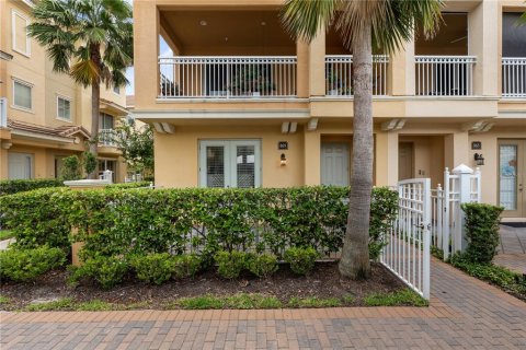 Townhouse in Lake Mary, Florida 3 bedrooms, 203.18 sq.m. № 1845094 - photo 2