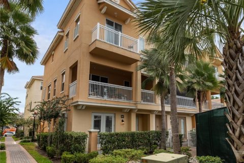 Townhouse in Lake Mary, Florida 3 bedrooms, 203.18 sq.m. № 1845094 - photo 1