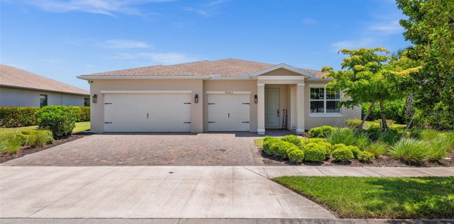House in Punta Gorda, Florida 3 bedrooms, 203.46 sq.m. № 2093011