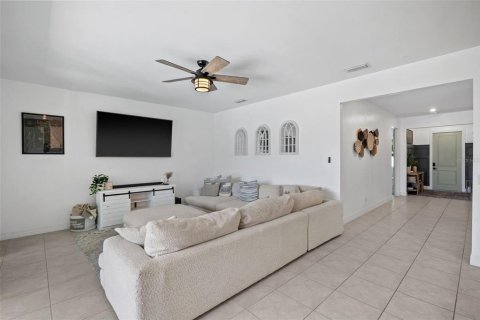 House in Punta Gorda, Florida 3 bedrooms, 203.46 sq.m. № 2093011 - photo 17