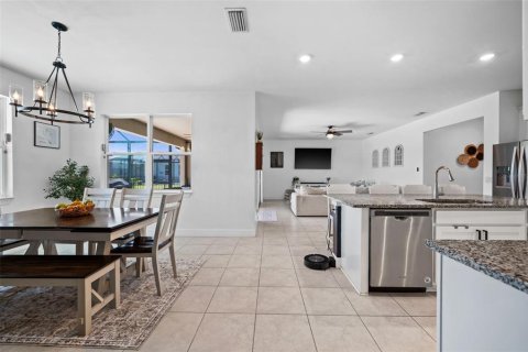 House in Punta Gorda, Florida 3 bedrooms, 203.46 sq.m. № 2093011 - photo 5