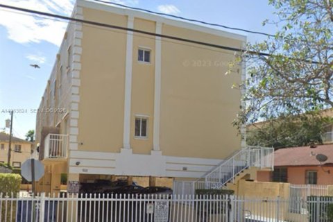 Condo in Miami, Florida, 1 bedroom  № 2046838 - photo 11