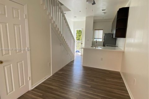 Condo in Miami, Florida, 1 bedroom  № 2046838 - photo 3