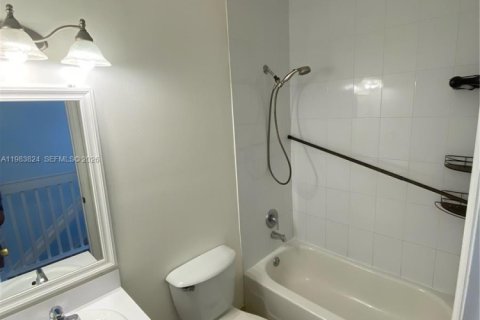 Condo in Miami, Florida, 1 bedroom  № 2046838 - photo 8