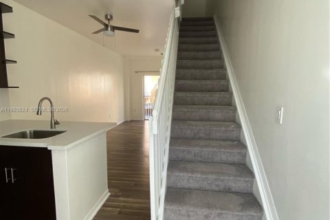 Condo in Miami, Florida, 1 bedroom  № 2046838 - photo 2