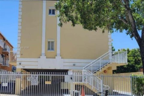 Condo in Miami, Florida, 1 bedroom  № 2046838