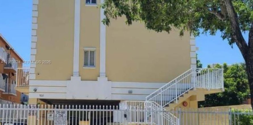 Condo in Miami, Florida, 1 bedroom  № 2046838