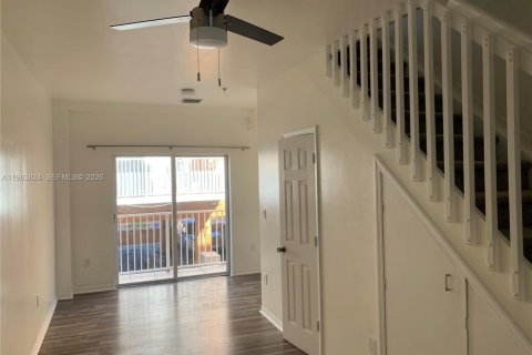 Condo in Miami, Florida, 1 bedroom  № 2046838 - photo 4