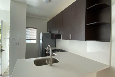 Condo in Miami, Florida, 1 bedroom  № 2046838 - photo 5