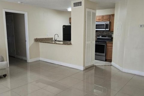 Condo in Orlando, Florida, 2 bedrooms № 2145247 - photo 3