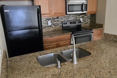 Condo in Orlando, Florida, 2 bedrooms № 2145247 - photo 4