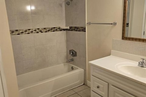 Condo in Orlando, Florida, 2 bedrooms № 2145247 - photo 15