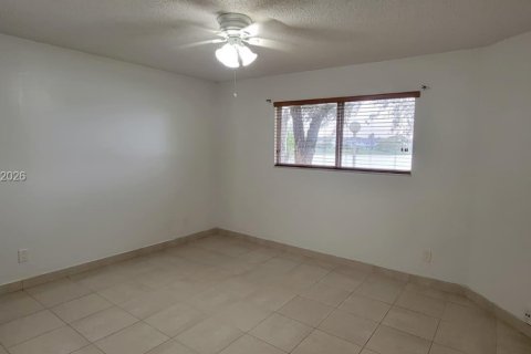 Кондоминиум с 2 спальнями в Окленд-Парк, Флорида № 2009382