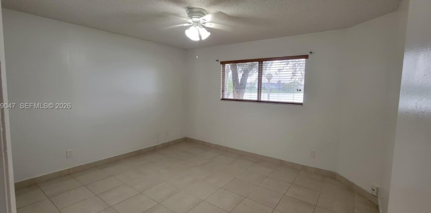 Кондоминиум с 2 спальнями в Окленд-Парк, Флорида № 2009382