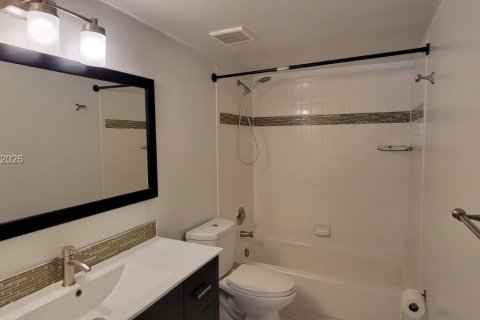 Купить кондоминиум в Окленд-Парк, Флорида 2 спальни, 94.76м2, № 2009382 - фото 2