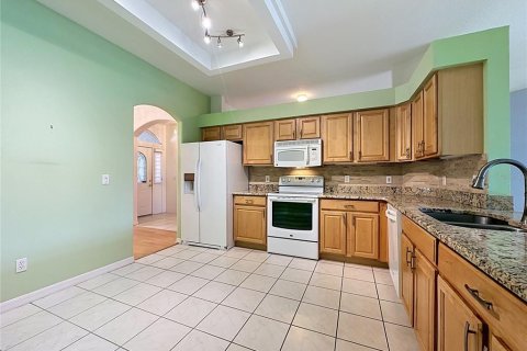 House in Clermont, Florida 2 bedrooms, 175.03 sq.m. № 2227991 - photo 11